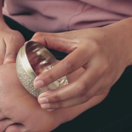how to use kansa vatki for foot massage